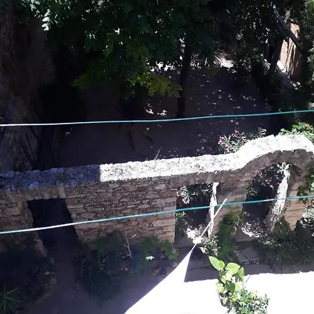 Le V Genie Verdure Et Calme A Deux Pas Des Halles De Sete